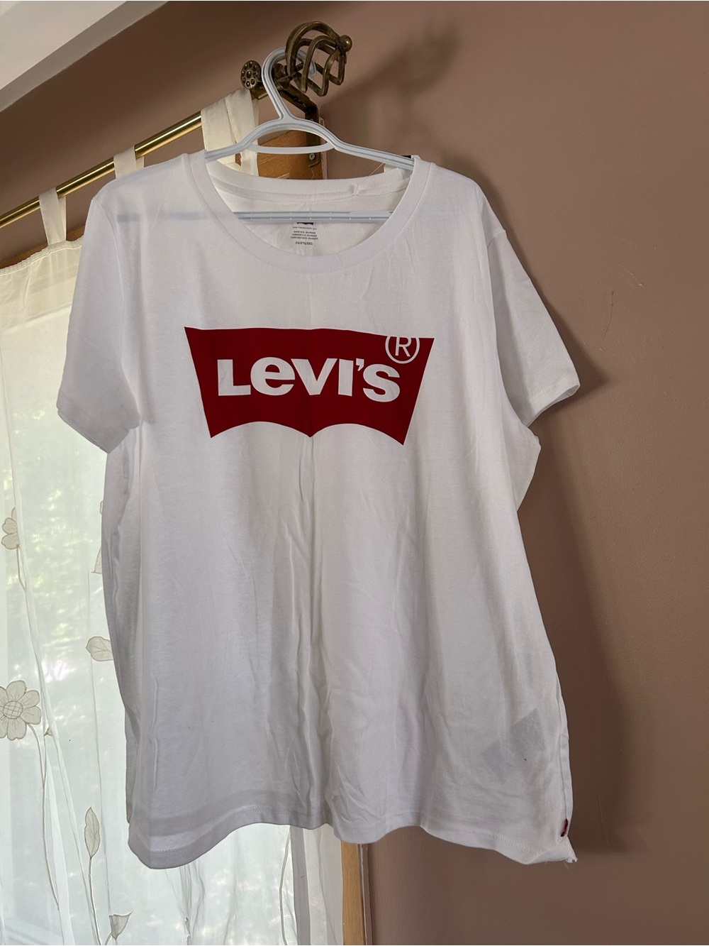 Women’s - Levi's White Tee - Size 2xl